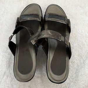 Naot sandals grey.